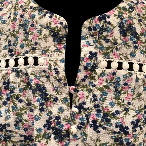 Fever Top  with Bell Sleeve Crochet Detail Small Floral Print Size Large - Picture 5 of 8